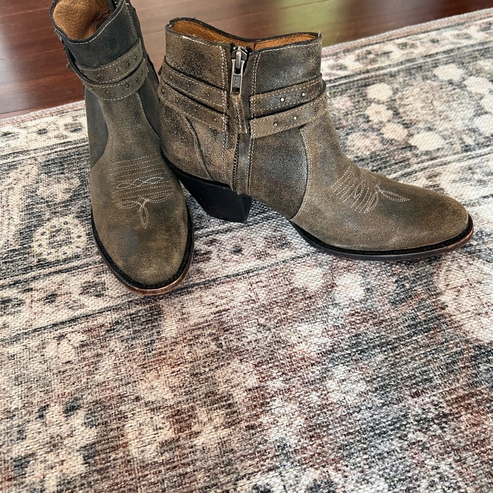 Women's Western Ankle Boots - Gray